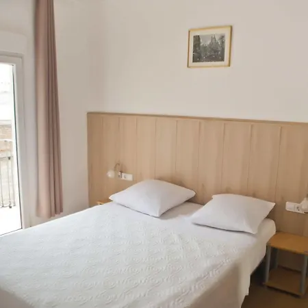 Casp House 3*