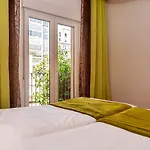 Casp House 3*