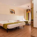 בית הארחה Casp House 3*